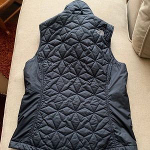 Black northwest vest size small
